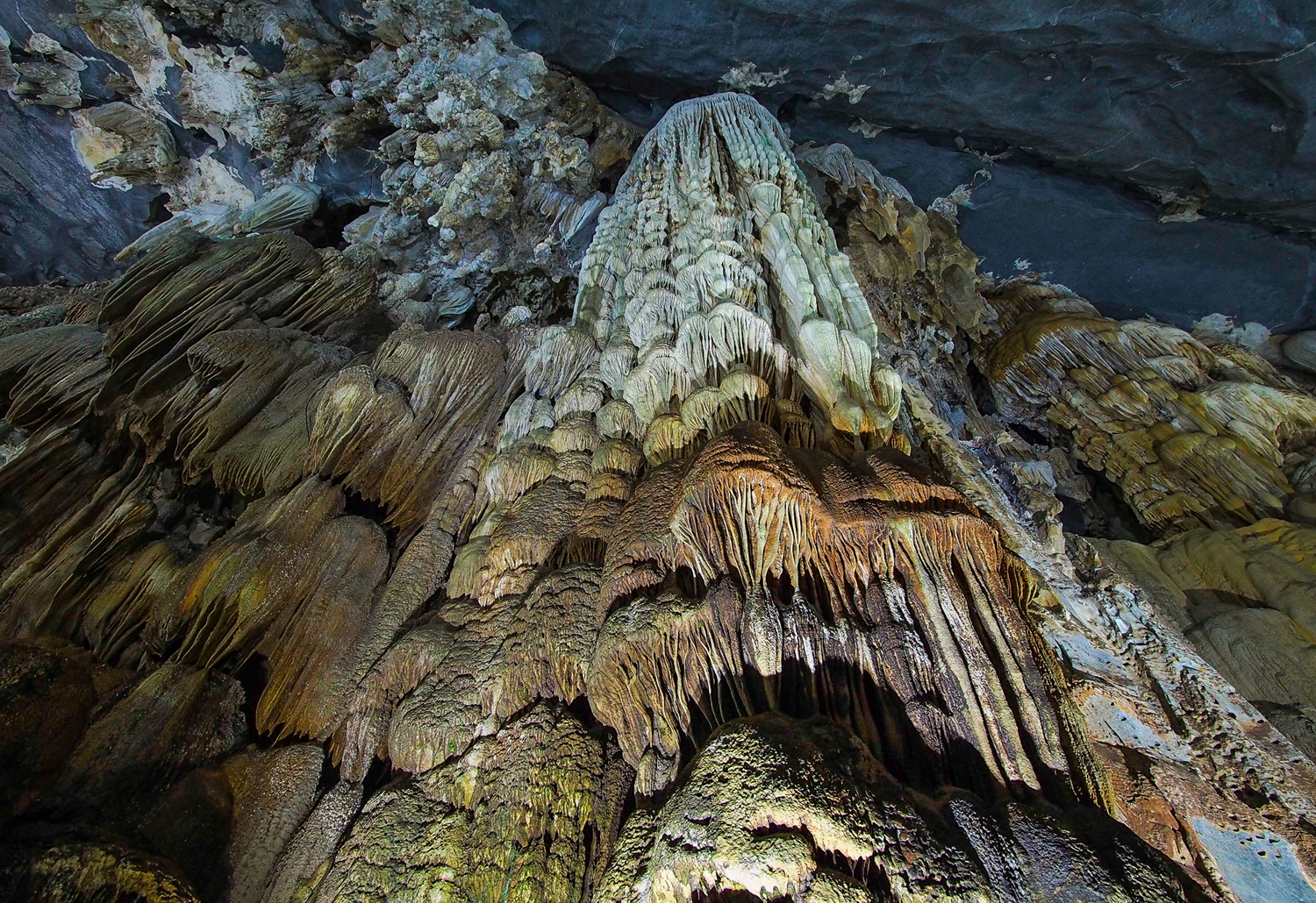 Paradise Cave, Vietnam