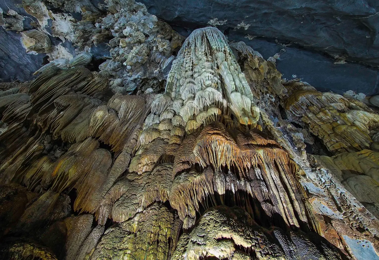 Paradise Cave, Vietnam